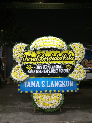 Papan Bunga Duka di Waibu
